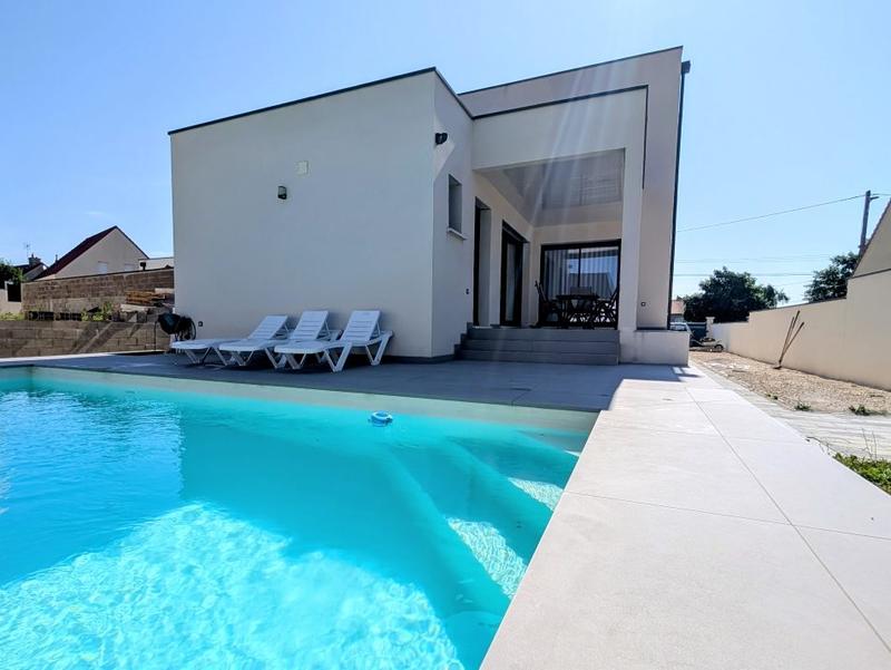 Maison - 180 m² - 6 pièces