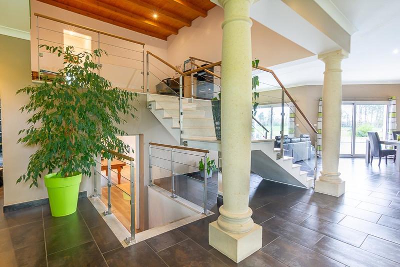 Maison - 235 m² - 7 pièces