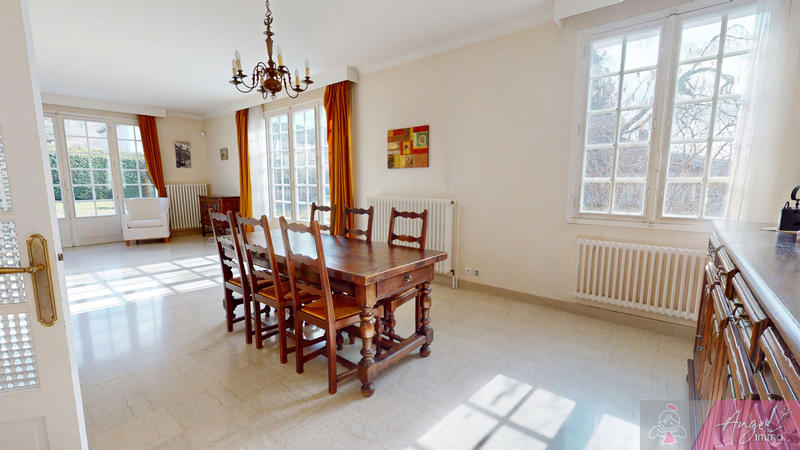 Maison - 188 m² - 8 pièces