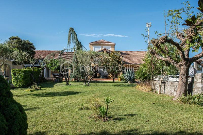 Villa - 340 m² - 16 pièces