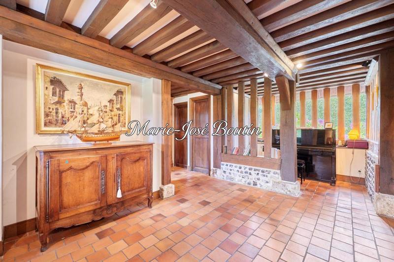 Maison - 250 m² - 9 pièces