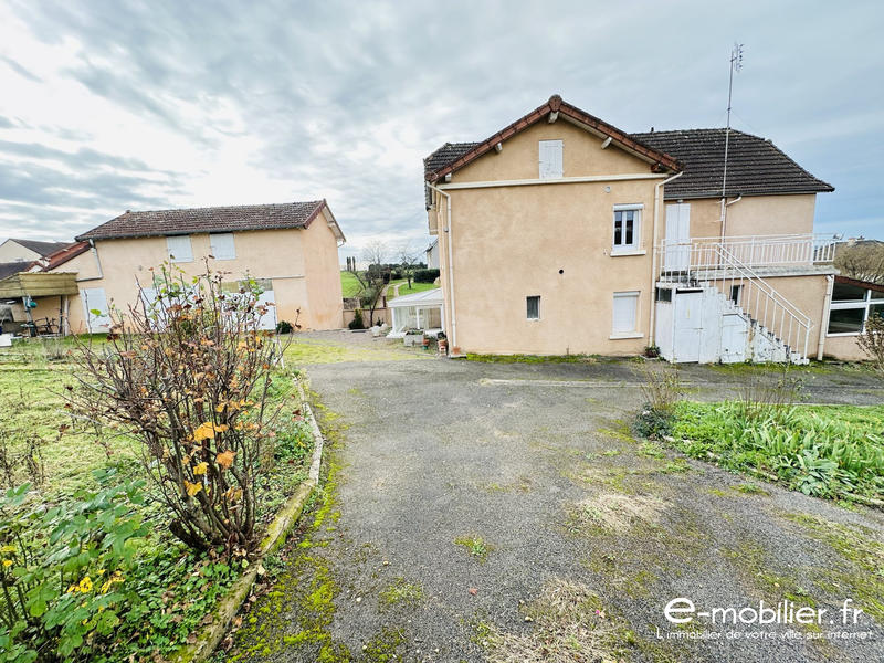 Maison - 180 m² - 9 pièces