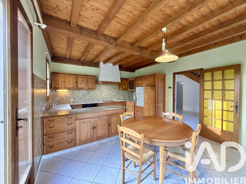 Maison - 210 m² - 7 pièces