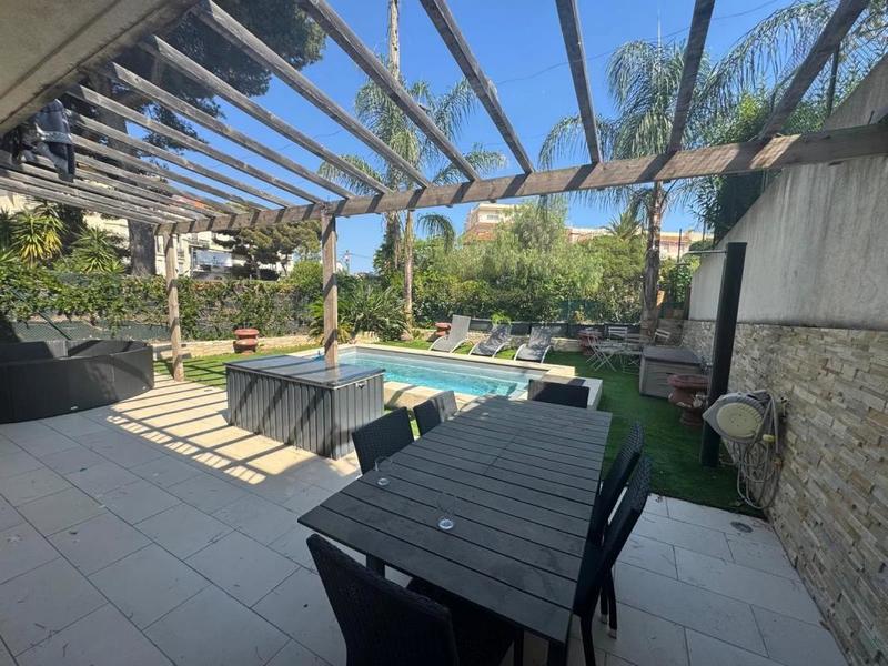 Villa - 200 m² - 5 pièces