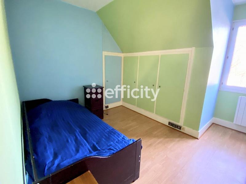 Maison - 210 m² - 11 pièces