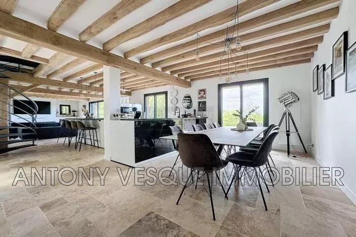 Maison - 180 m² - 7 pièces