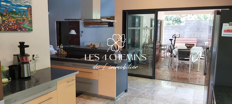 Villa - 220 m² - 6 pièces