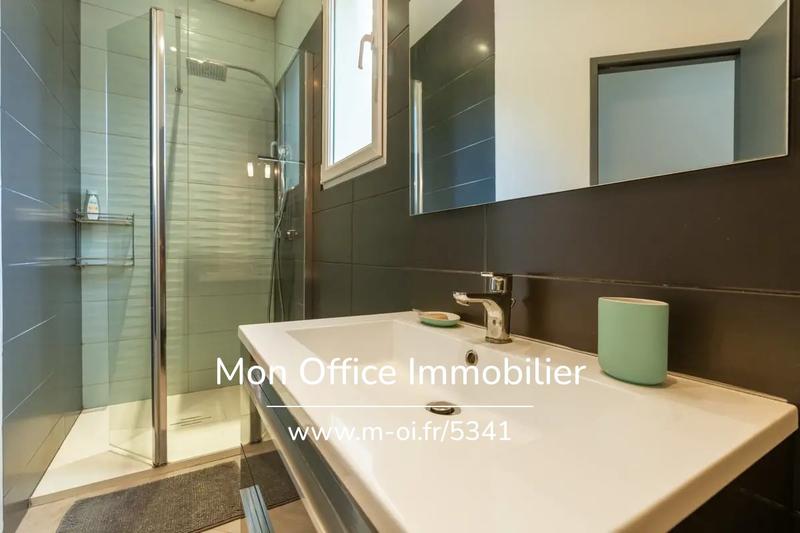 Maison - 260 m² - 8 pièces