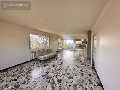 Maison - 300 m² - 8 pièces