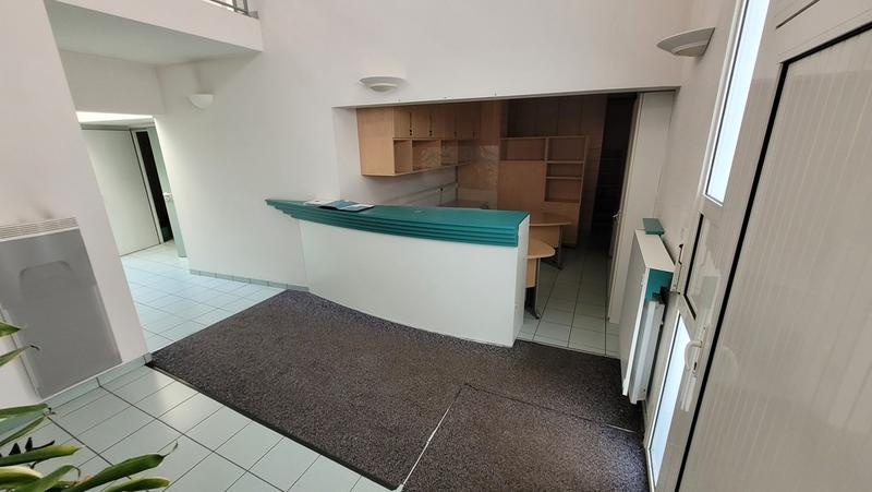 Local d'activité / Entrepôt - 234 m²