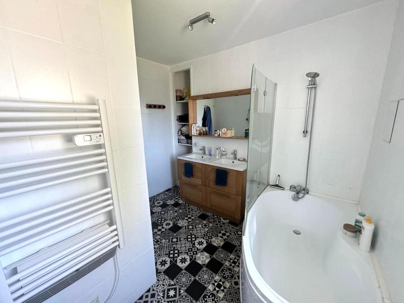 Maison - 219 m² - 9 pièces