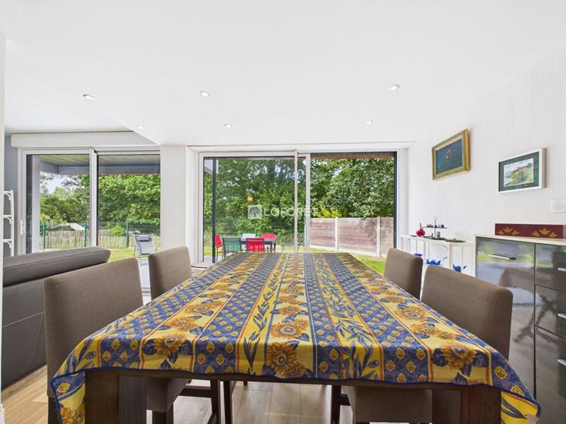 Maison - 130 m² - 8 pièces