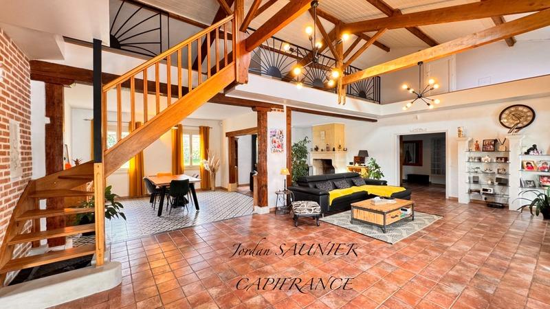 Propriété - 305 m² - 8 pièces