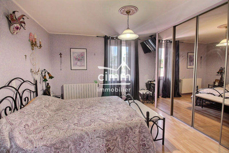 Maison - 209 m² - 8 pièces