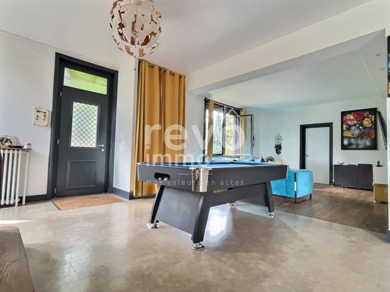 Maison - 203 m² - 7 pièces