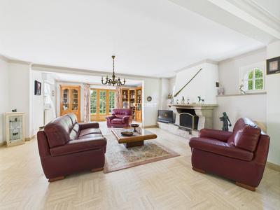Maison traditionnelle - 215 m² - 9 pièces