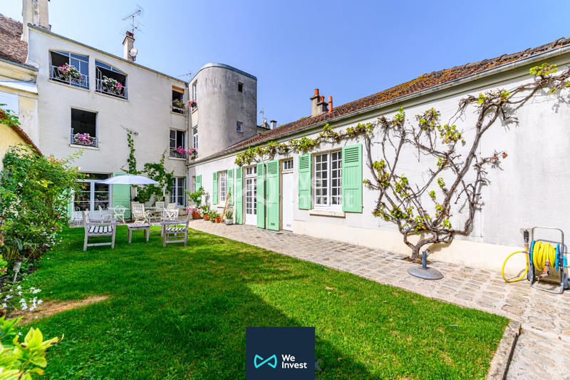 Maison - 272 m² - 9 pièces