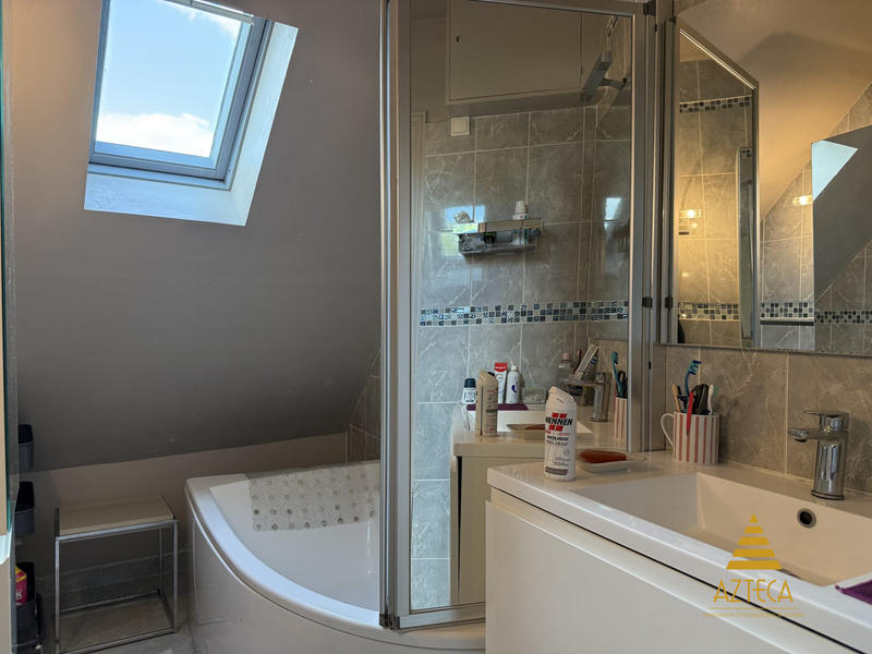 Maison - 180 m² - 8 pièces