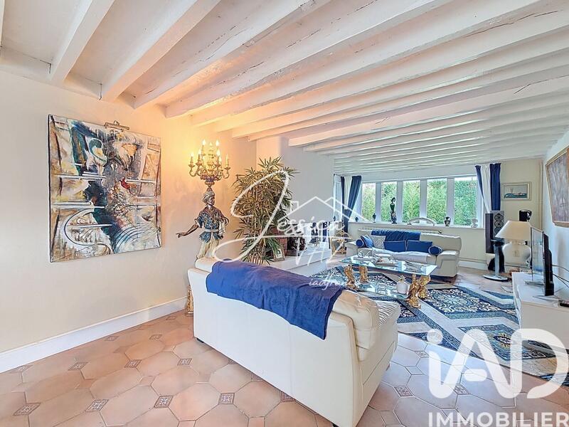 Maison - 260 m² - 10 pièces