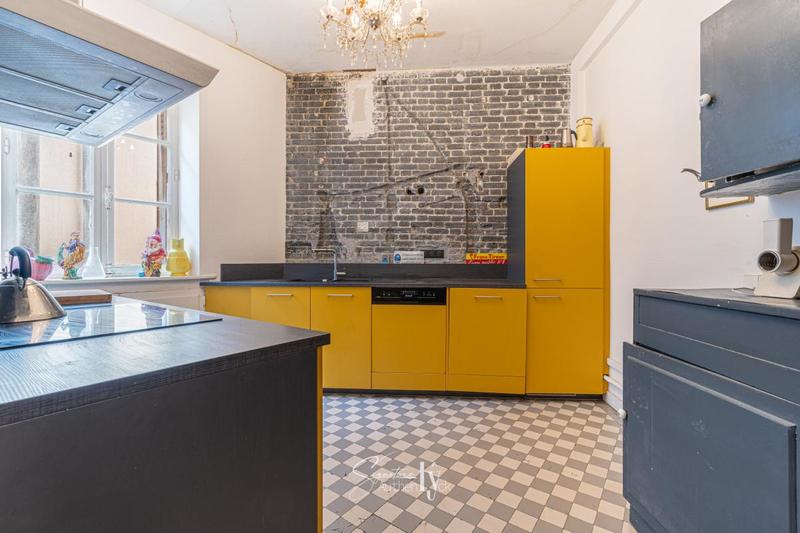 Appartement - 188 m² - 6 pièces