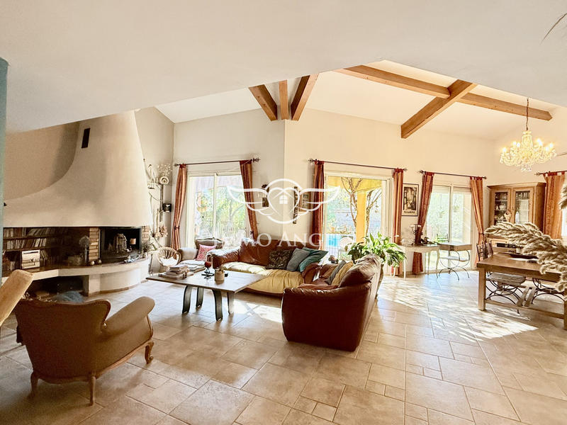 Maison traditionnelle - 182 m² - 7 pièces