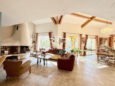 Maison traditionnelle - 182 m² - 7 pièces