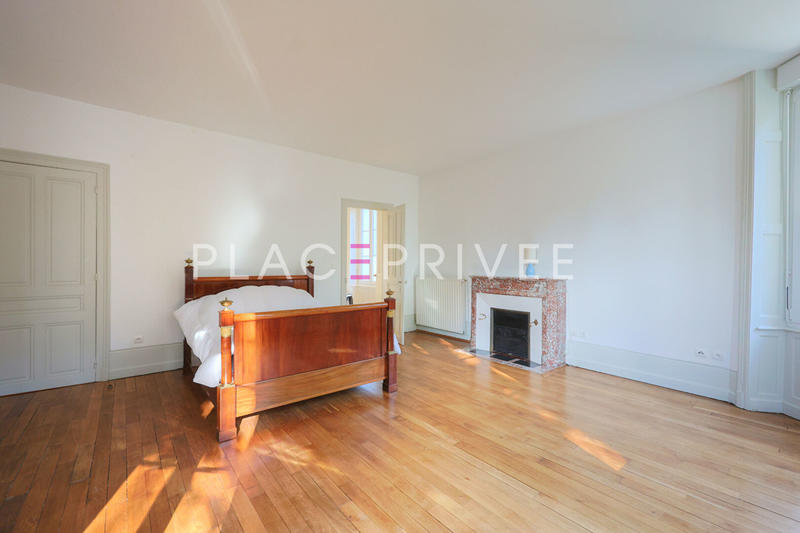 Demeure - 705 m² - 24 pièces