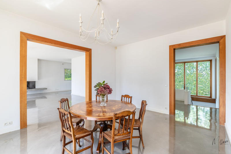 Maison - 329 m² - 8 pièces