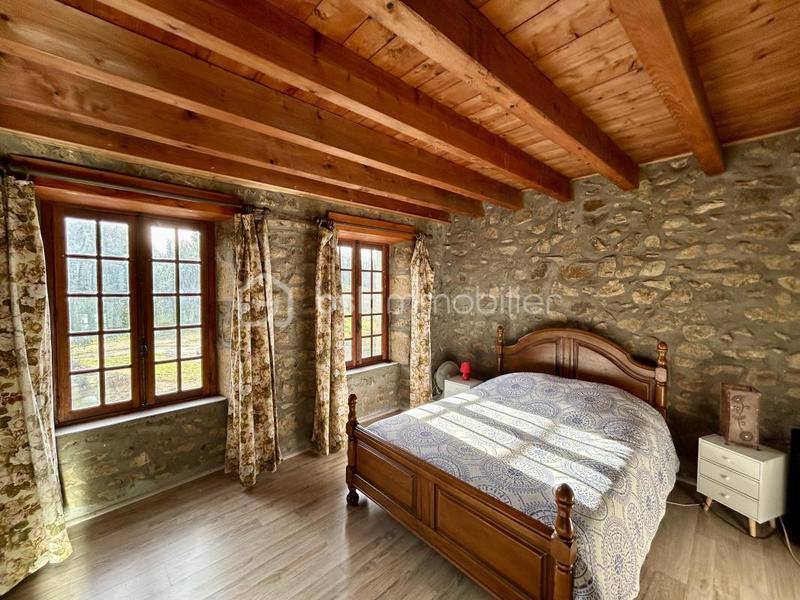 Maison - 284 m² - 9 pièces