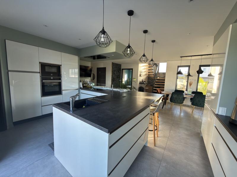 Maison contemporaine - 196 m² - 7 pièces