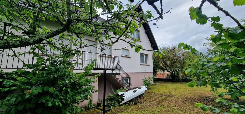 Maison traditionnelle - 230 m² - 8 pièces