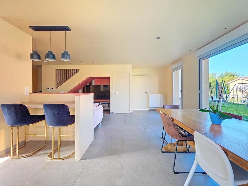 Maison - 104 m² - 5 pièces