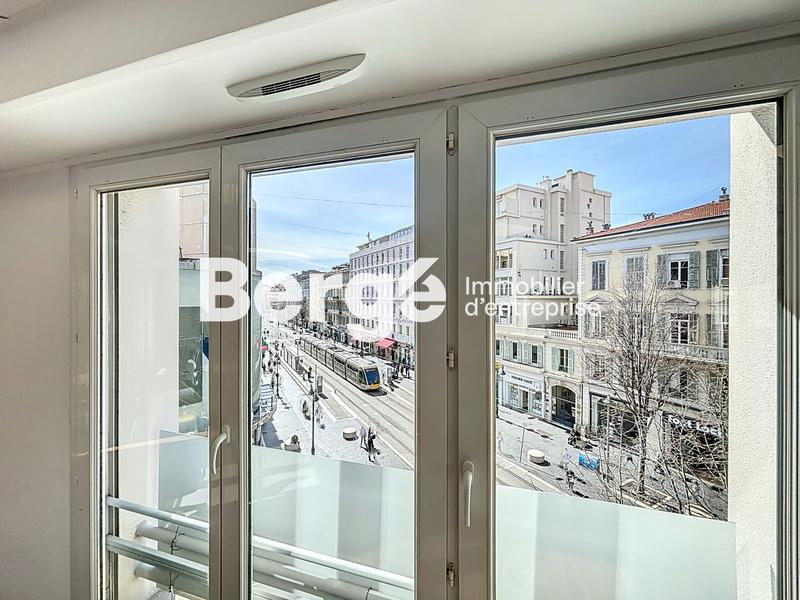 Bureau - 80 m² - 1 pièce