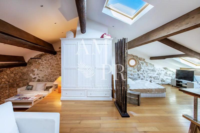 Appartement - 100 m² - 2 pièces