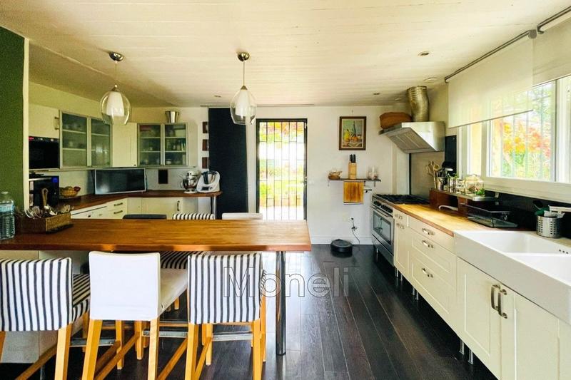 Propriété - 350 m² - 9 pièces