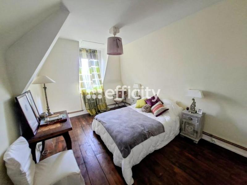 Demeure - 264 m² - 11 pièces