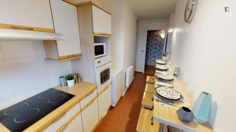 Chambre - 11 m² - 5 pièces