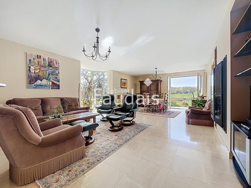 Maison - 171 m² - 6 pièces