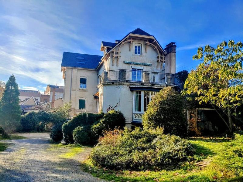 Maison de maîtres - 420 m² - 13 pièces