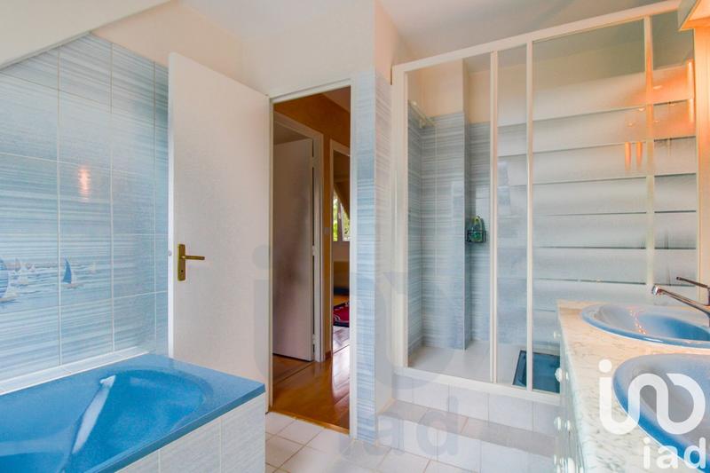 Maison - 225 m² - 10 pièces