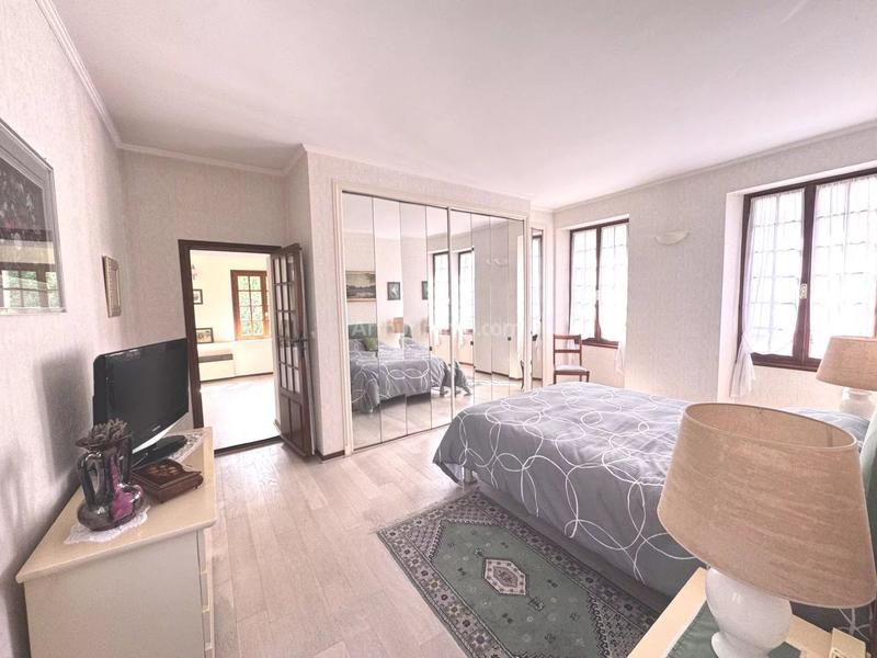 Maison - 185 m² - 7 pièces