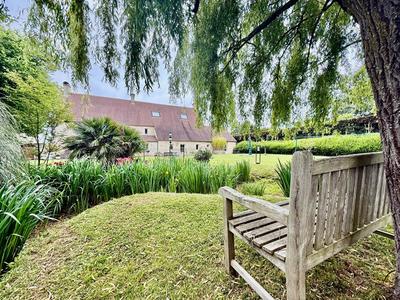 Demeure - 370 m² - 16 pièces