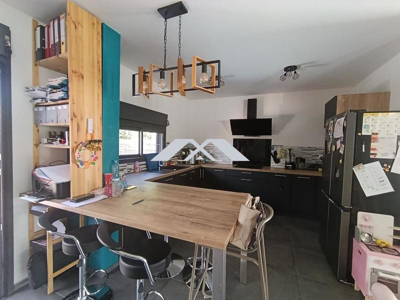 Maison - 99 m² - 4 pièces