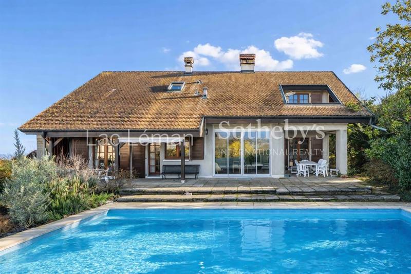 Maison - 300 m² - 8 pièces