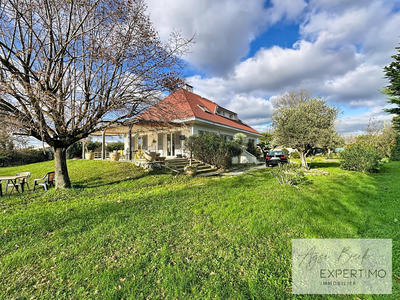 Maison - 240 m² - 10 pièces