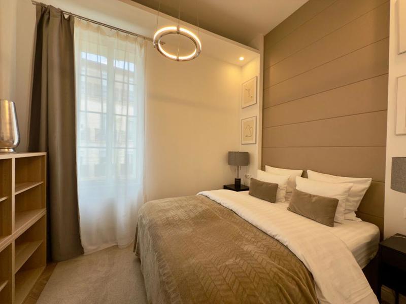 Maison - 400 m² - 12 pièces