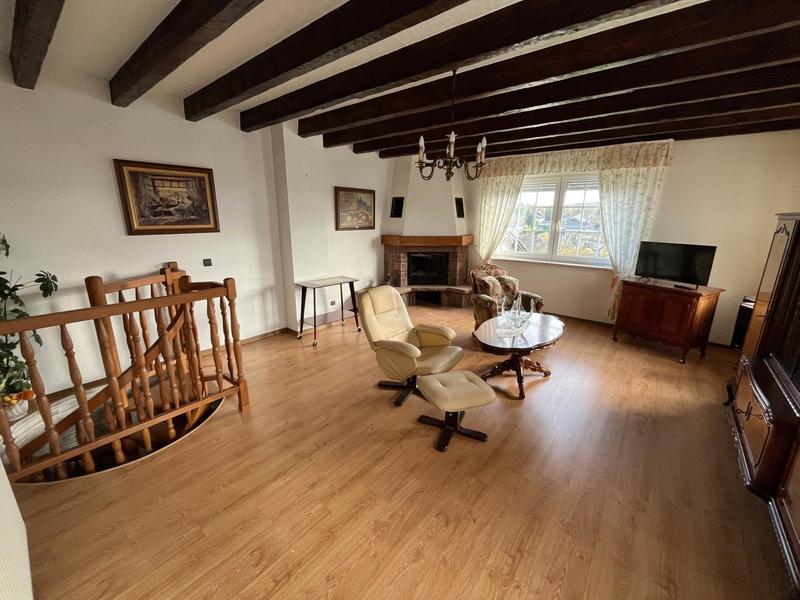 Maison - 212 m² - 8 pièces