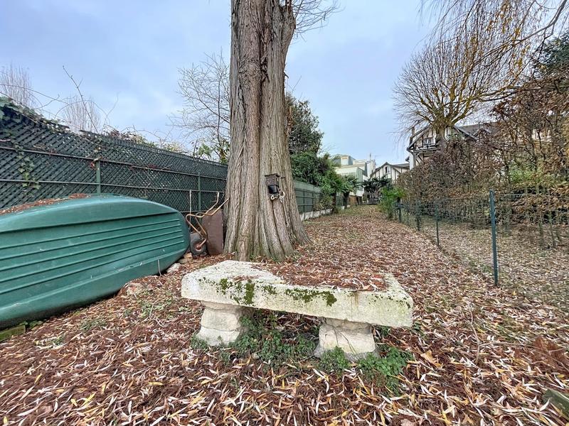 Maison - 242 m² - 10 pièces