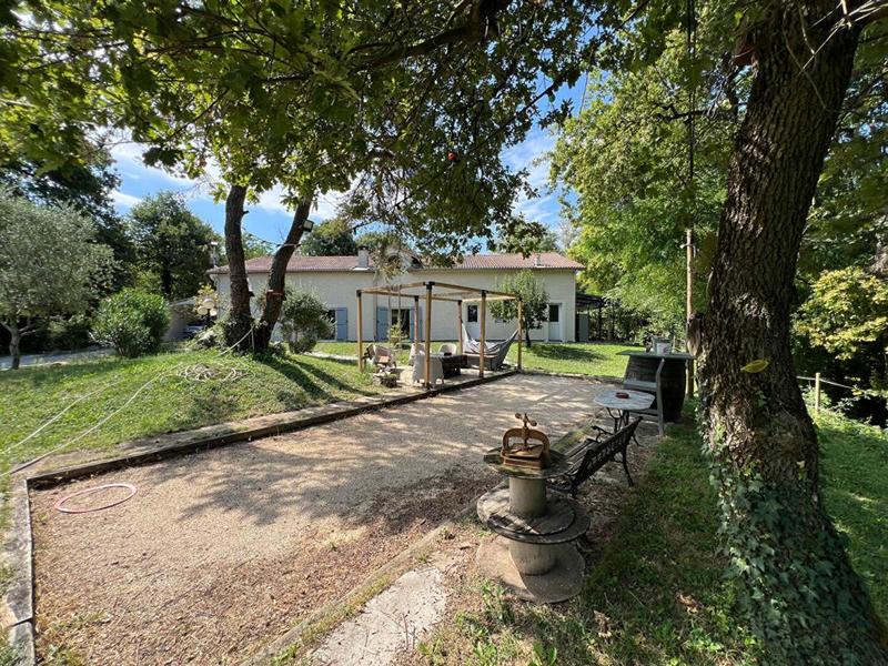 Maison - 338 m² - 10 pièces