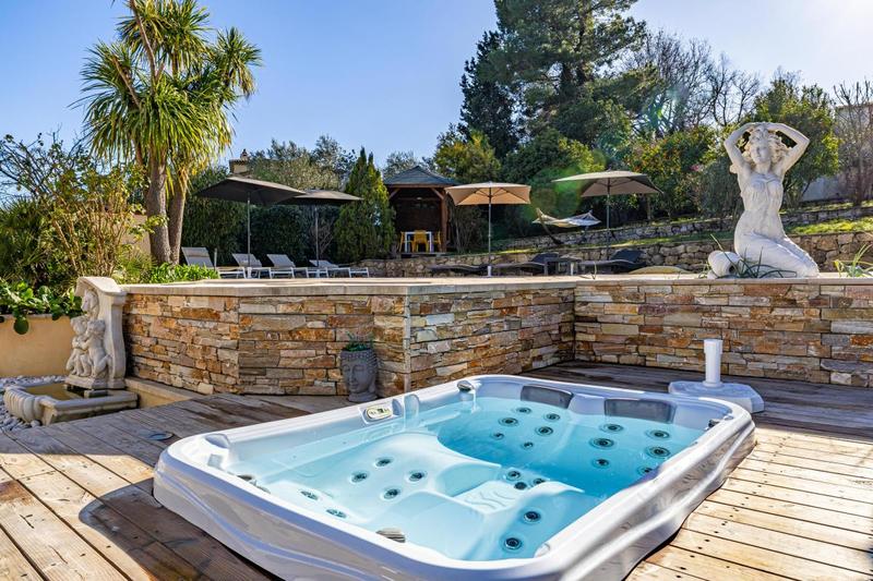 Villa - 300 m² - 8 pièces